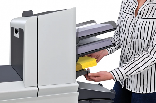 ds-77iq-folder-inserter-operating_larger_1 เครื่องพับและบรรจุซองอัตโนมัติ Quadient DS-77iQ